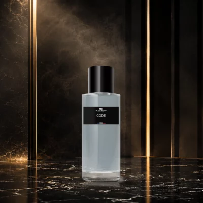 Visuel du parfum CODE, avec son flacon, son étiquette et sa présentation produit